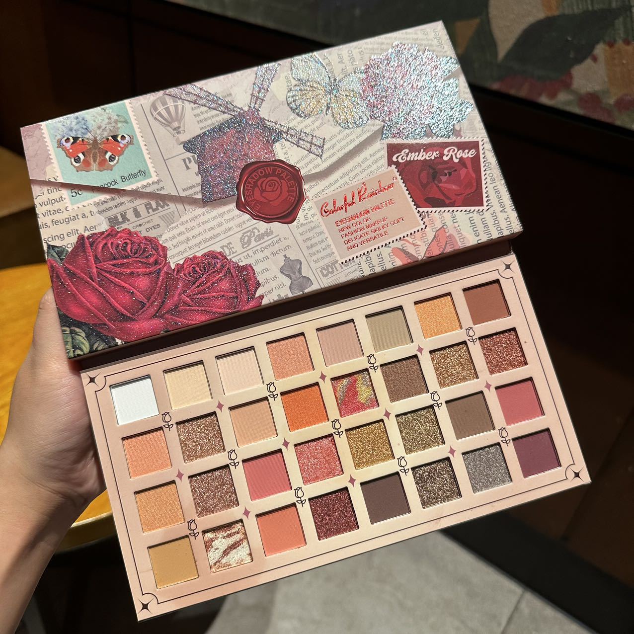 

Палитра теней для век Rose Love Letter 32 цвета Earth Desert Series с матовым блеском и перламутровым оттенком