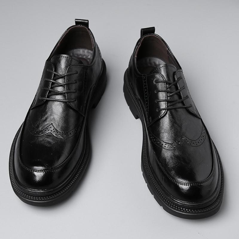 Fashion Men Brogue Leather Casual Shoes Luxury Brand Soft Mens Sneakers Breathable Moccasins Mens Walking Wedding Shoes Zapatos Hombre