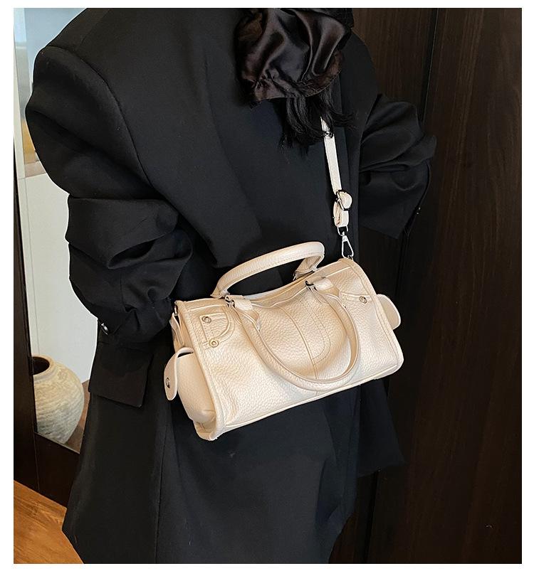 Large Capacity Bag Women's Summer 2025 New Versatile Messenger Bag Casual Shoulder Underarm Work Commuter Tote Bag