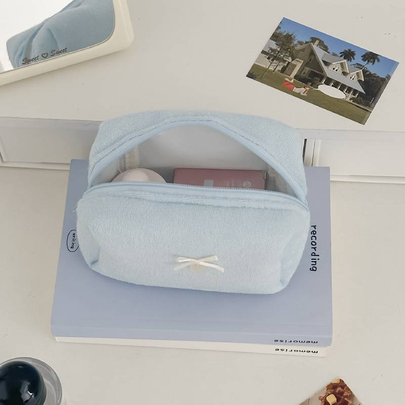 Minimalist Towel Cloth Storage Bag With Waterproof Fabric For Home And Travel Use