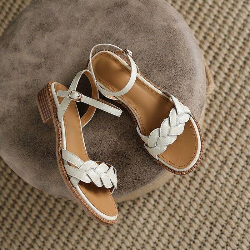 

Летние женские сандалии на низком каблуке с открытым носком, плетеными ремешками и пуговицей, пляжные, на плоской подошве, из мягкой кожи, в ретро-римском стиле 34EU/CN35 бежевый