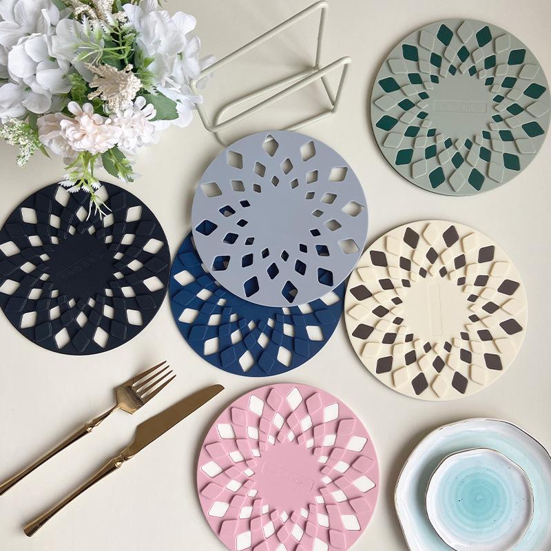 2 Pcs Lines Hollow Placemat Food Serving Table Mat Fletching Remover Vinyl Placemat for Round Table Hollow Out Silicone Placemat Safe Coaster Non-Slip