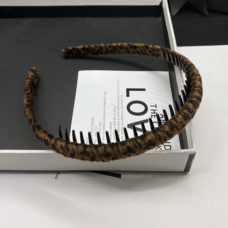 Leopard Print Non-Slip Retro Headband with Teeth for Makeup and Hair Styling 2025