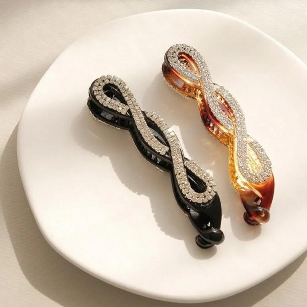 bydaisy Twist Cubic Banana Pin Bh0802 brown