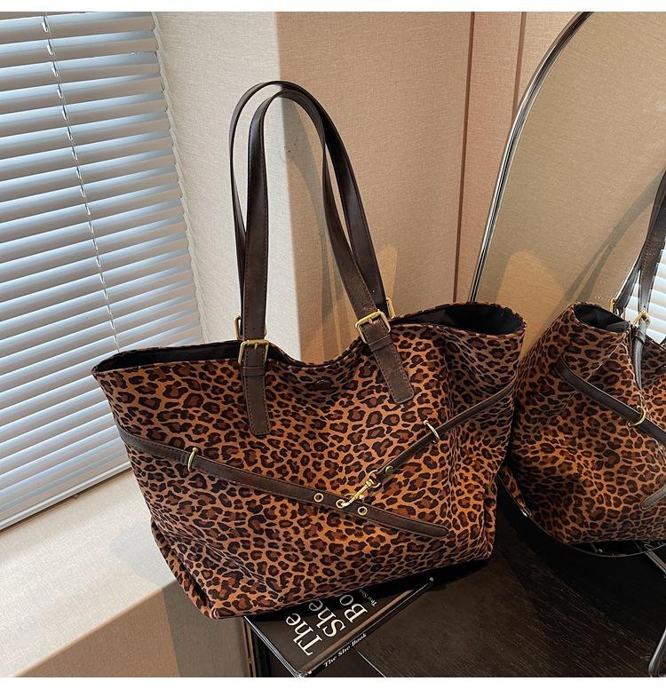 Suede bag women's large-capacity new autumn and winter versatile leopard print shoulder bag student tote bag