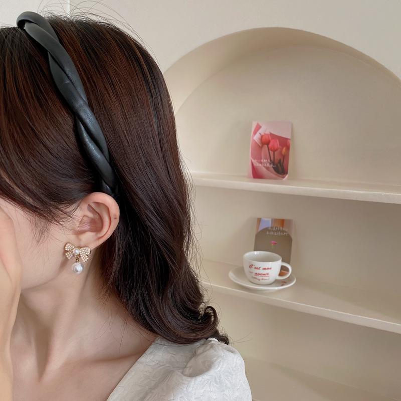 Korean Style Elegant Cable Knit Headband - Pressure-Free, Non-Slip Hair Clip for Women