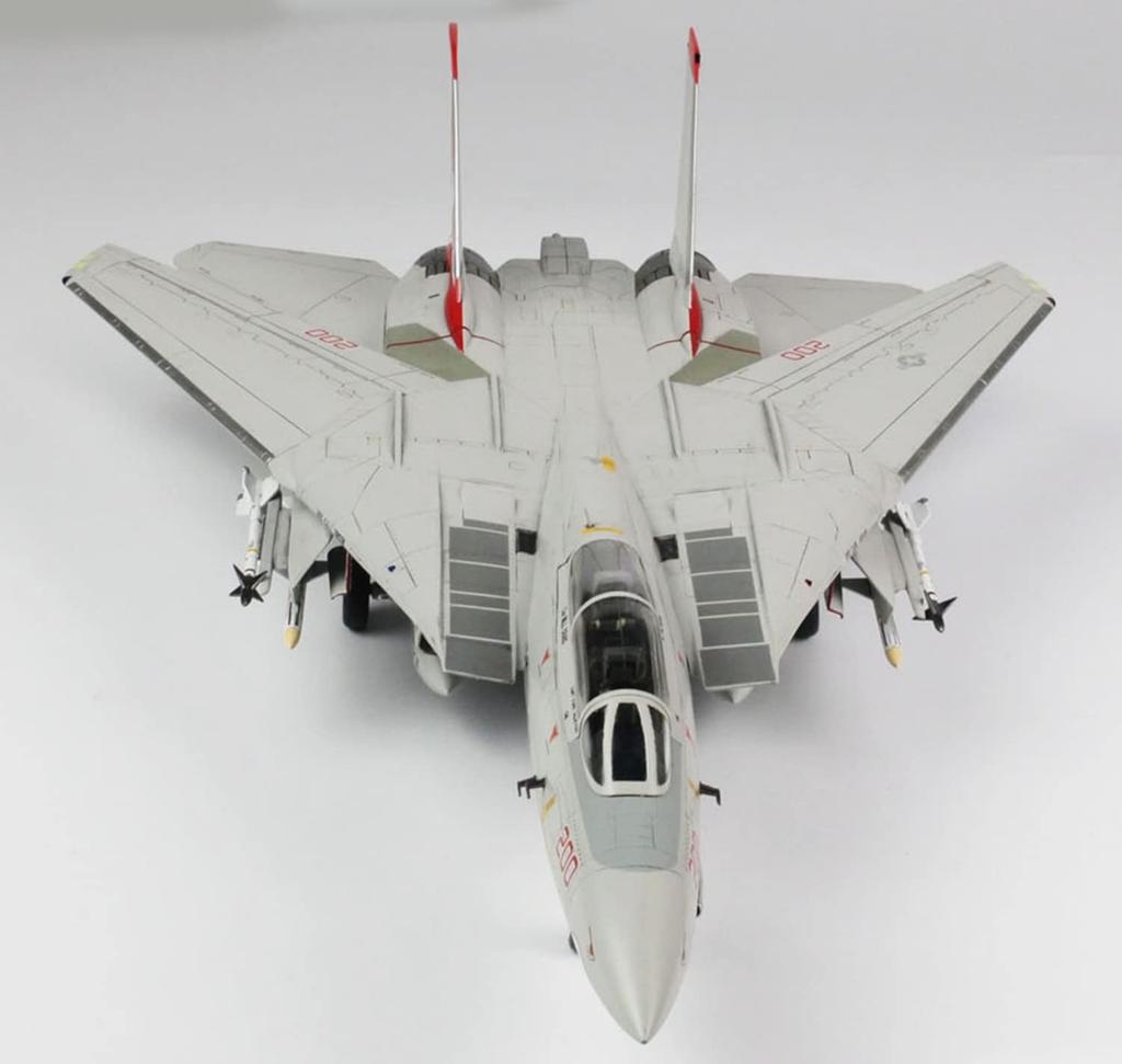Platz/Italeri 1/48 scale U.S. Navy Carrier-Based Fighter F-14A Tomcat VF-111 Sundowners Plastic Model TPA-16, Molded in Color