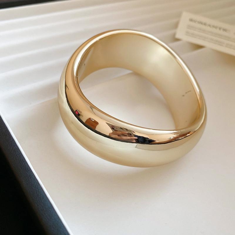 European and American Beige Irregular Geometric Resin Bracelet Light Luxury Temperament Bracelet Retro Exaggerated Jewelry Women