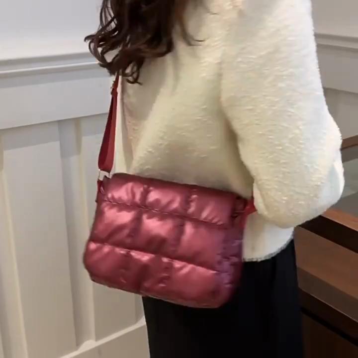 Women Elegant Quilted Shoulder Bags Cloud Pleated Bubbles Crossbody Bag Fashion Simple Solid Color Commute Shopping Bags CLE