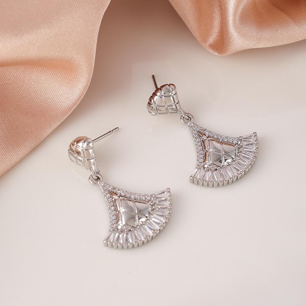 925 Silver Needle Earrings: Light Luxury High-end Studs & Versatile Niche Hoop Design for Commuting and Style