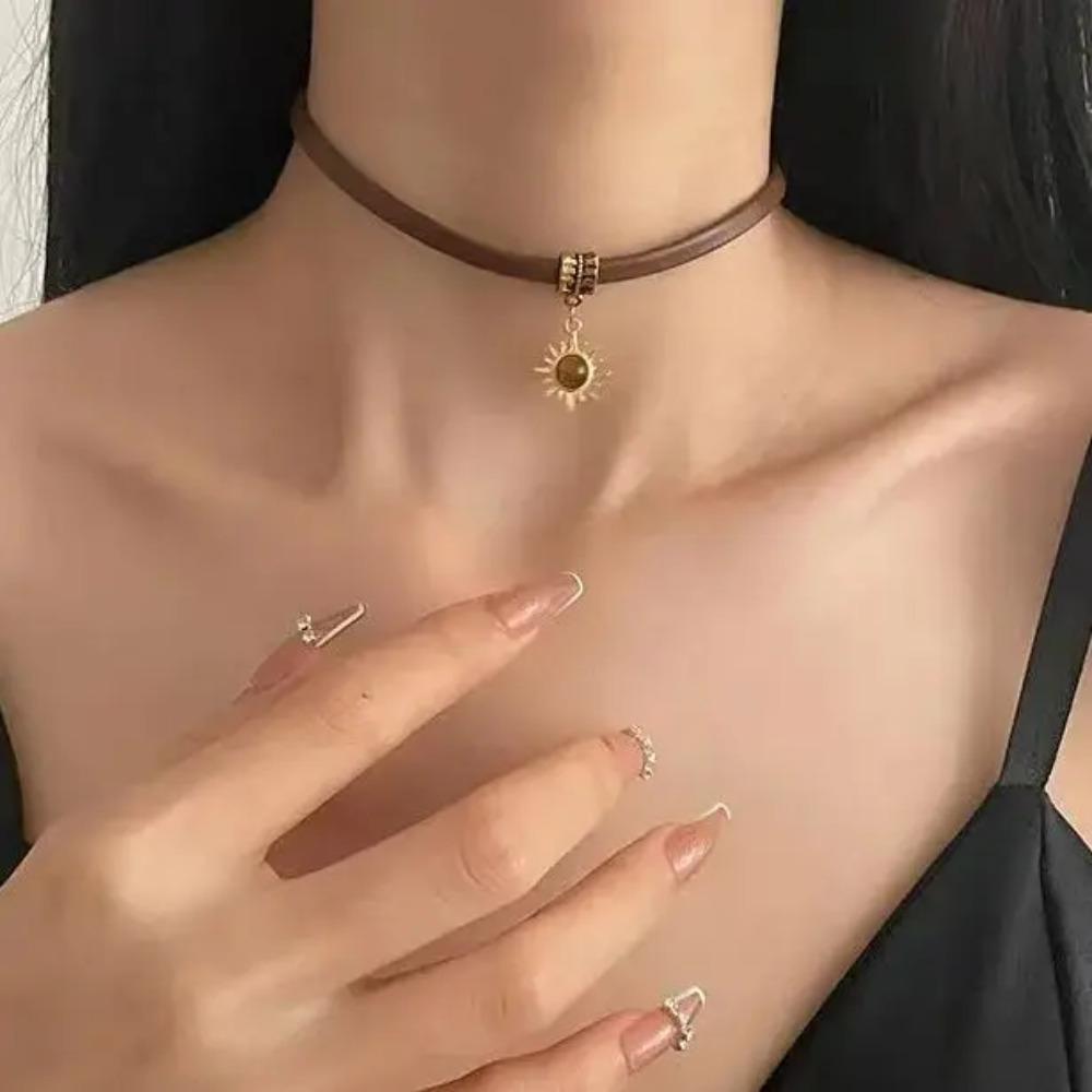 

Women Vintage Leather Star Zircon Necklace Cool Layer Necklaces Layered Sun Star Pendant Chain Choker Trendy Jewelry Gift
