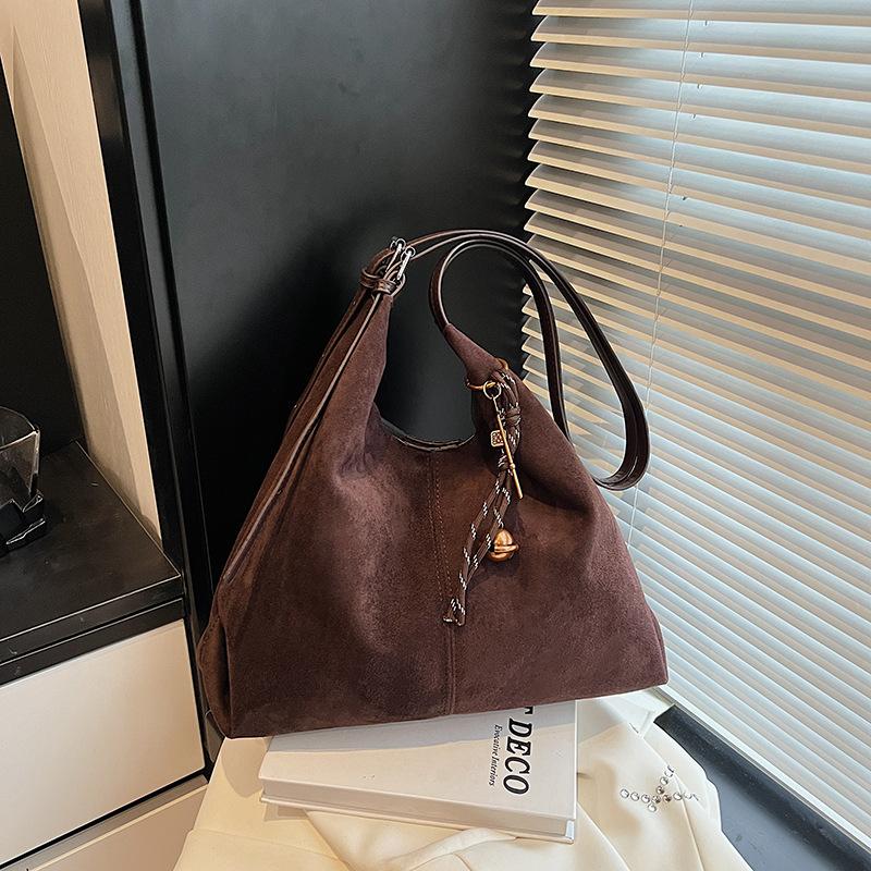 Frosted retro bag women's large capacity 2025 new autumn and winter casual shoulder bag women's commuting tote bag