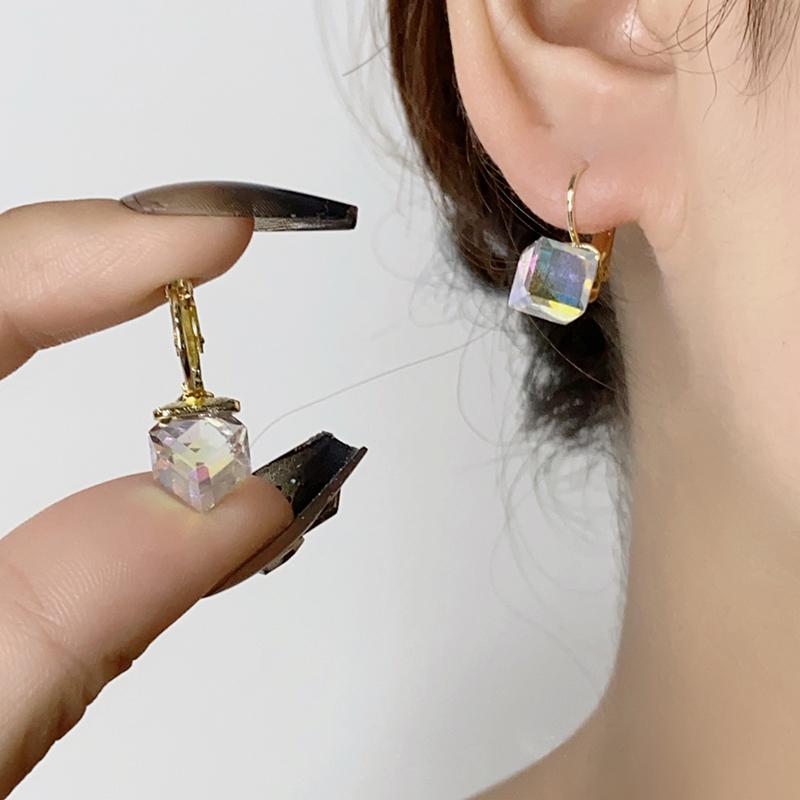 

Новая красочная пряжка для ушей с сахарными кристаллами, женская универсальная пряжка с геометрическим дизайном, подарок для ушей