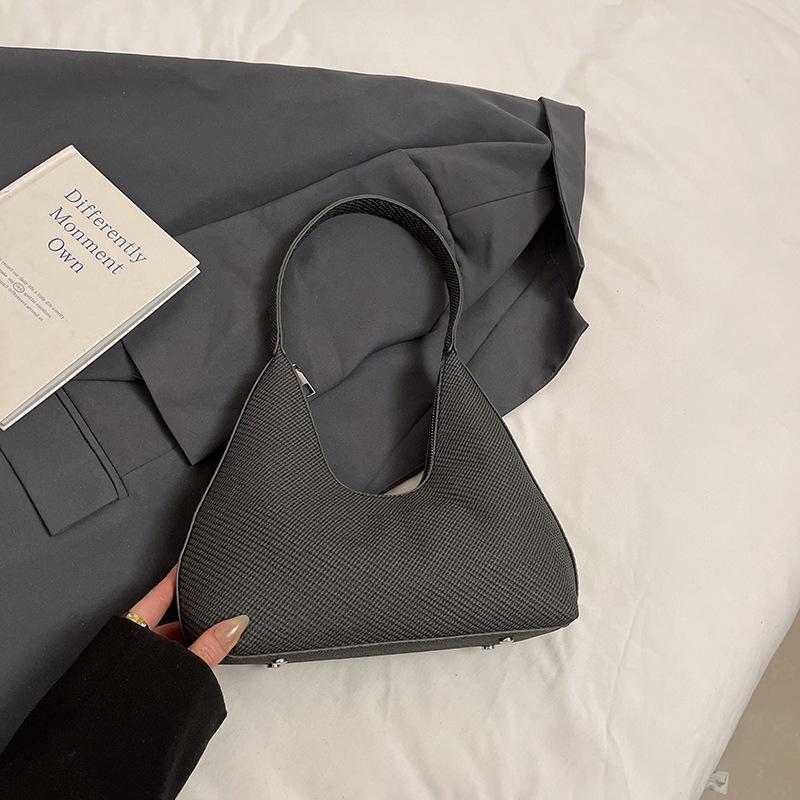 Spring and summer retro casual commuting large-capacity bag women's 2025 new tote bag niche trendy shoulder armpit bag