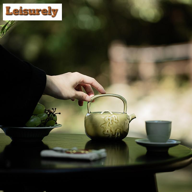 230ml Beixitang Handgefertigte Relief Teekanne aus Taihu-See-Stein Traditionelle Hochhenkel-Balkenkanne Teezubereiter Kessel Teegeschirr Zubehör Geschenk