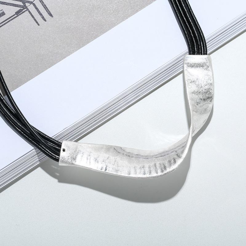 Short necklace European and American metal exaggerated pendant