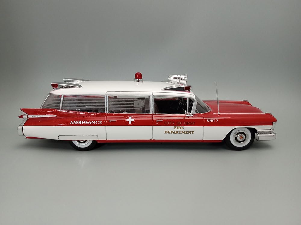AMT Escala 1959 Ambulância Cadillac com Maca Kit Modelo de Plástico 1/25 (AMT1395)