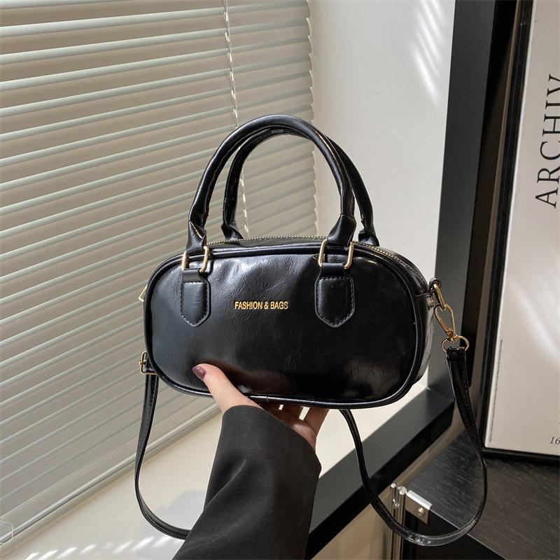 Hand carry fashion tote bag 2025 spring and summer new simple casual shoulder bag high-end trend oblique span bag
