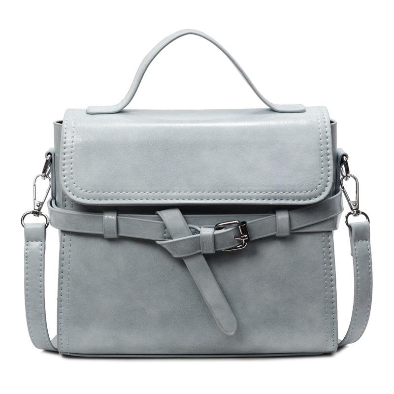 

This year, it is popular to have a high sense of niche design, simple and fashionable, portable small square bag, commuting, foreign style and versati