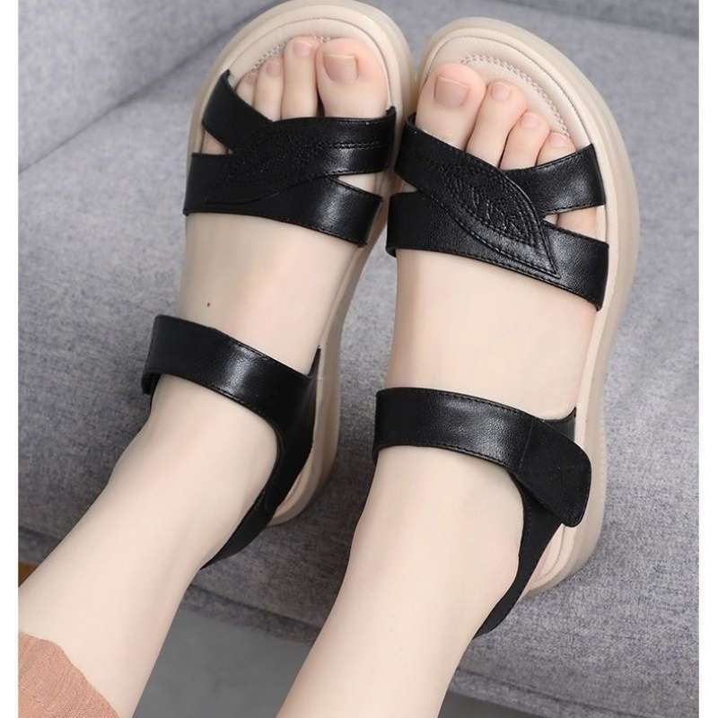 Cow Tendon Sole Mother Shoes Sandals Women Go Out Flat Summer New Comfortable and Lightweight Middle-aged and Elderly Leather Sandals.