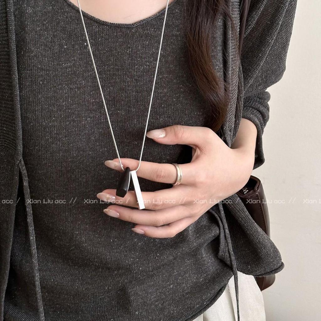 Women's Retro Geometric Pendant Necklace: Long Sweater Chain & Versatile Choker