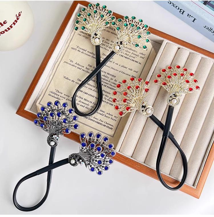 

Newcomer Exclusive 0.01: Meatball Head Peacock Twist Clip with Feather Hairpin