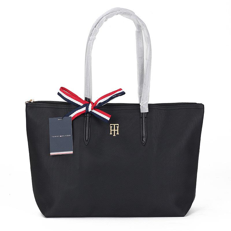 Women's Large-Capacity Lightweight Commuter Bag - Chic and Functional for Outdoor Use