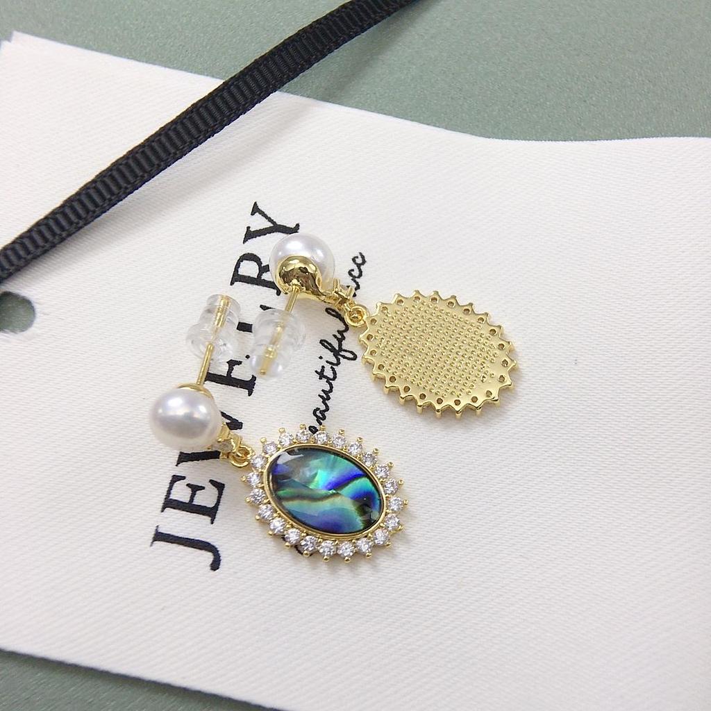 Ohrringe aus natürlichen Süßwasserperlen und ovalen Abalone-Muscheln: Stilvolle Retro-Nieten