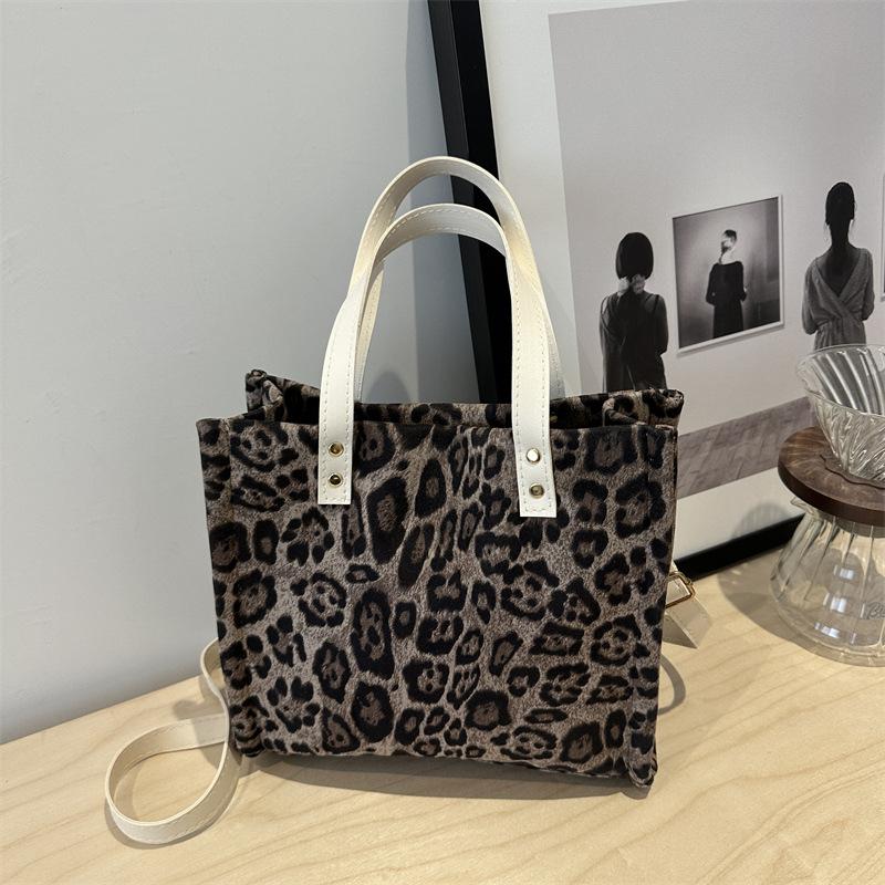 Premium Leopard Print Women's Bag Big Bag 2025 New Bag Fashionable Foreign Style Single Shoulder Large Capacity Commuter Tote Bag