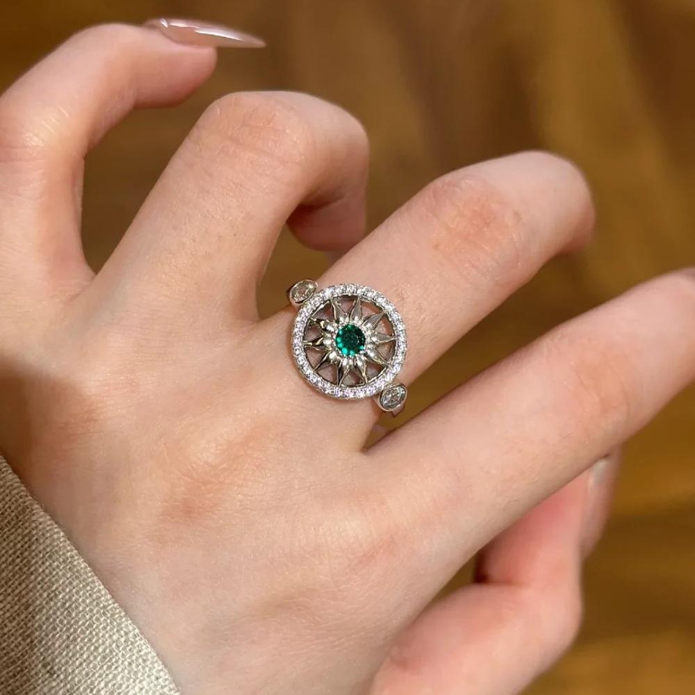 Fashion Star Emerald Compass Ring for Women Elegant Micro Inlaid Zircon Retro Open Adjustable Statement Ring