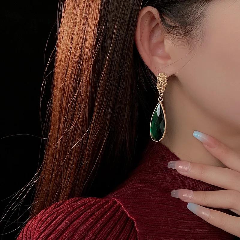 Vintage Smaragd Tropfenohrring Zinklegierung Nadel 2025 Neu in Zirkon Vielseitige High-End Mode Ohrringe für Frauen
