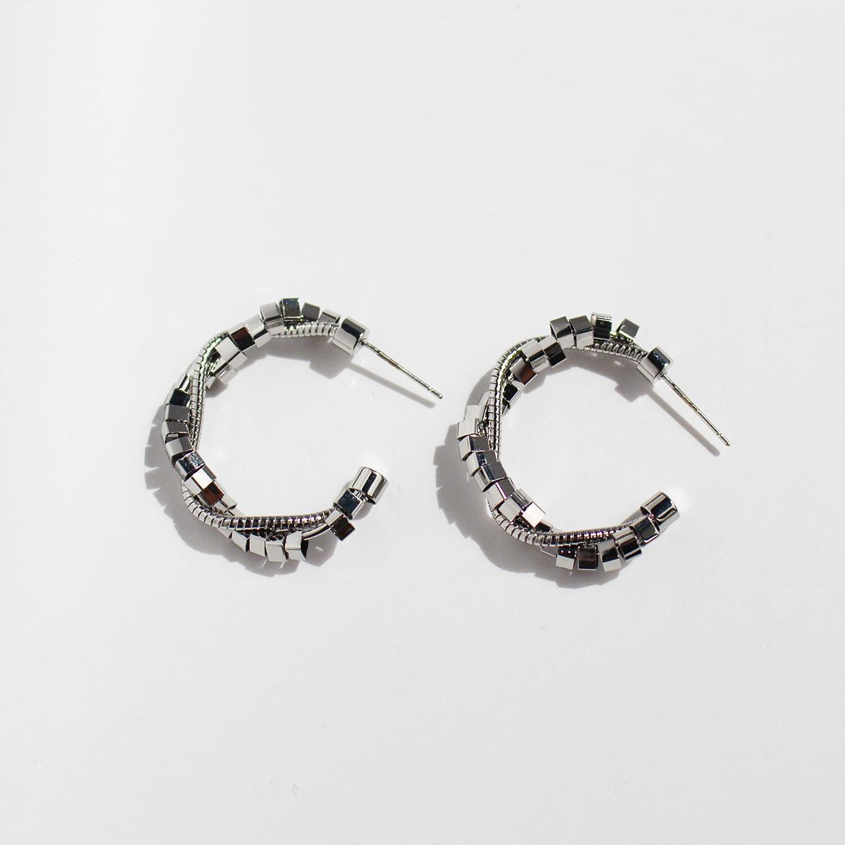 

Серьги в форме буквы C. Креативный дизайн. Ручная работа. Бисерные серьги-цепочки из змеиной кожи с медной обмоткой 479 белого золота