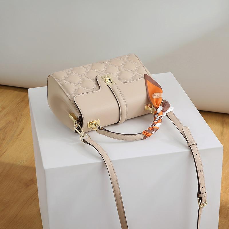 Bag Ladies Autumn and Winter New Commuter Women's Bag Large Capacity Mom Bag Crossbody Bag Premium Textured Handbag