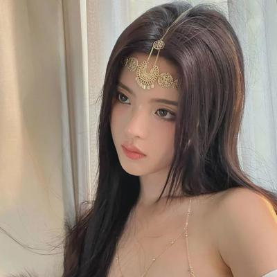 Yang Chaoyue'dan İlham Alan Yunan Tanrıçası Saç Bandı: Retro Etnik Havasıyla Altın Püsküllü Alın Zinciri