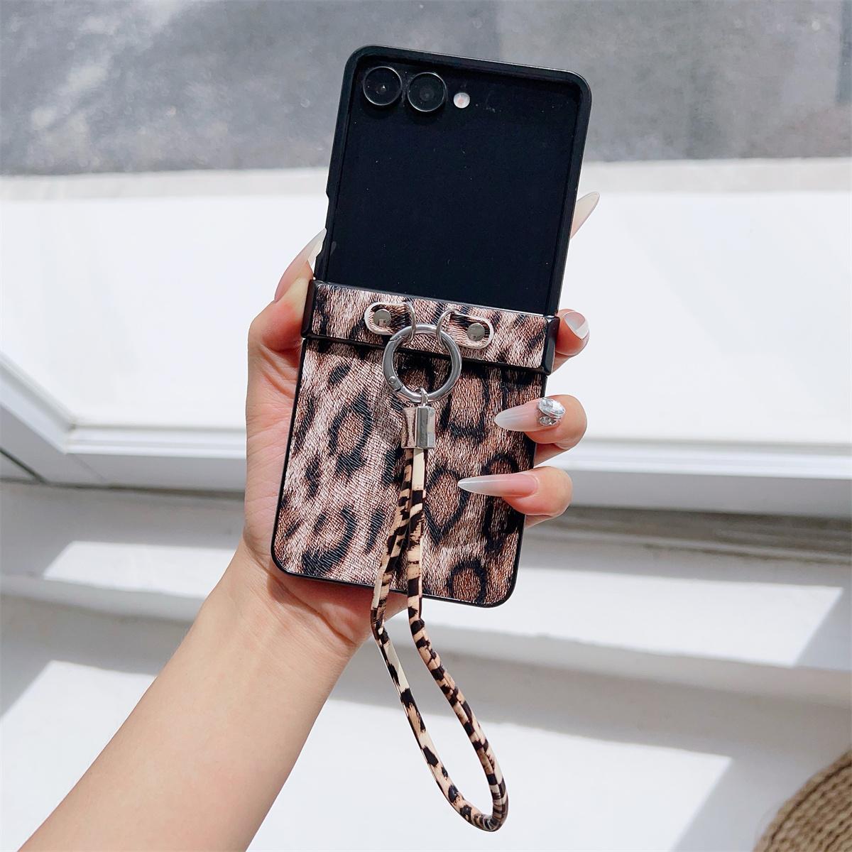 

For Samsung Z Flip7 ZFlip6 Fashion Leopard Print Fold Phone Case for Galaxy Z Flip 3 4 5 6 7 Flip7 FE Wrist Strap Leather Cover Galaxy Z Flip7