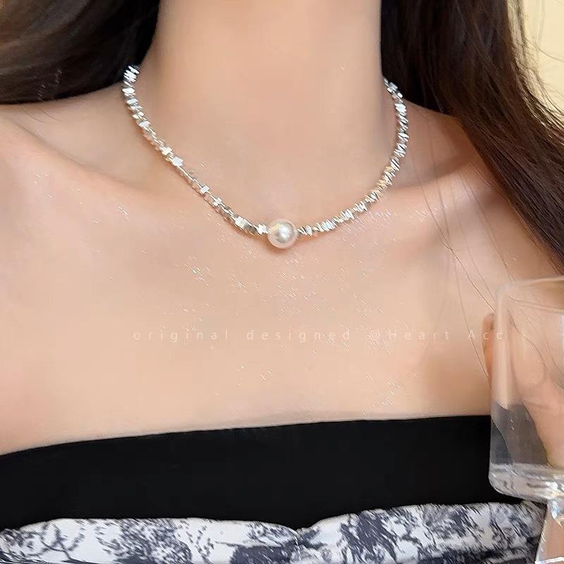 Color dopamine pearl love necklace female niche design temperament versatile bow collarbone chain beaded neck chain