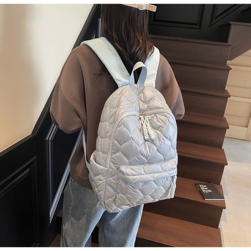 Simple Design Quilted Backpack Casual Daily Backpack for Women Lightweight Classic Style Ideal for School Travel Commute and Fashion Outfits
