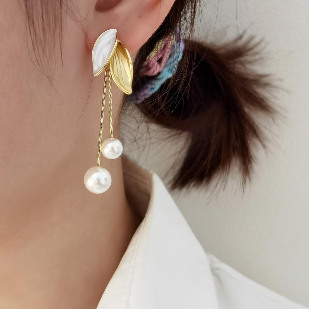 Fashion Women Pearl Silver Leaf Long drop Dangle Earrings Fashion Women Pearl Silver Leaf Long drop Dangle Earrings