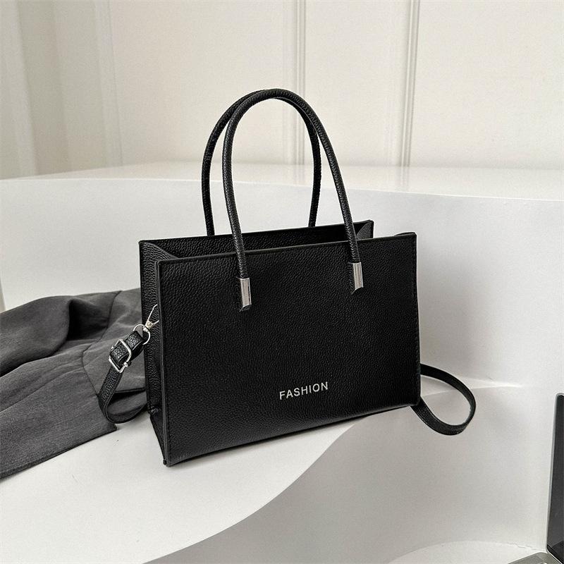 

Модная сумка для женщин, новая весенняя косая маленькая квадратная сумка, простая и красивая повседневная и атмосферная сумка на одно плечо