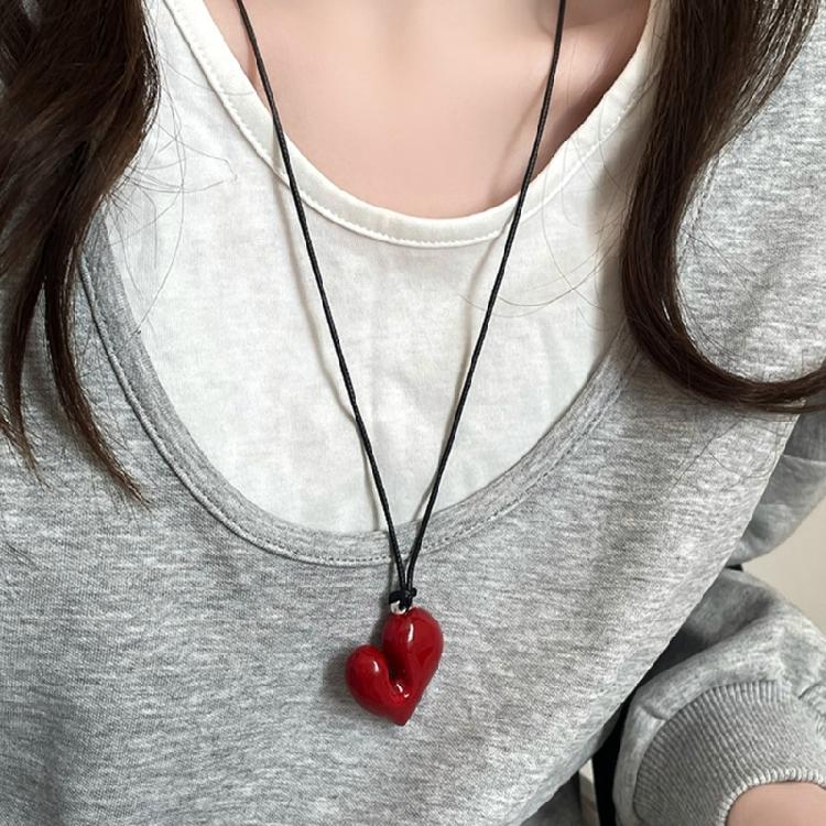 Fashionable Heart Shaped Necklace Irregular Large Heart Pendant Necklace Adjustable for Sweater Fashion Statement