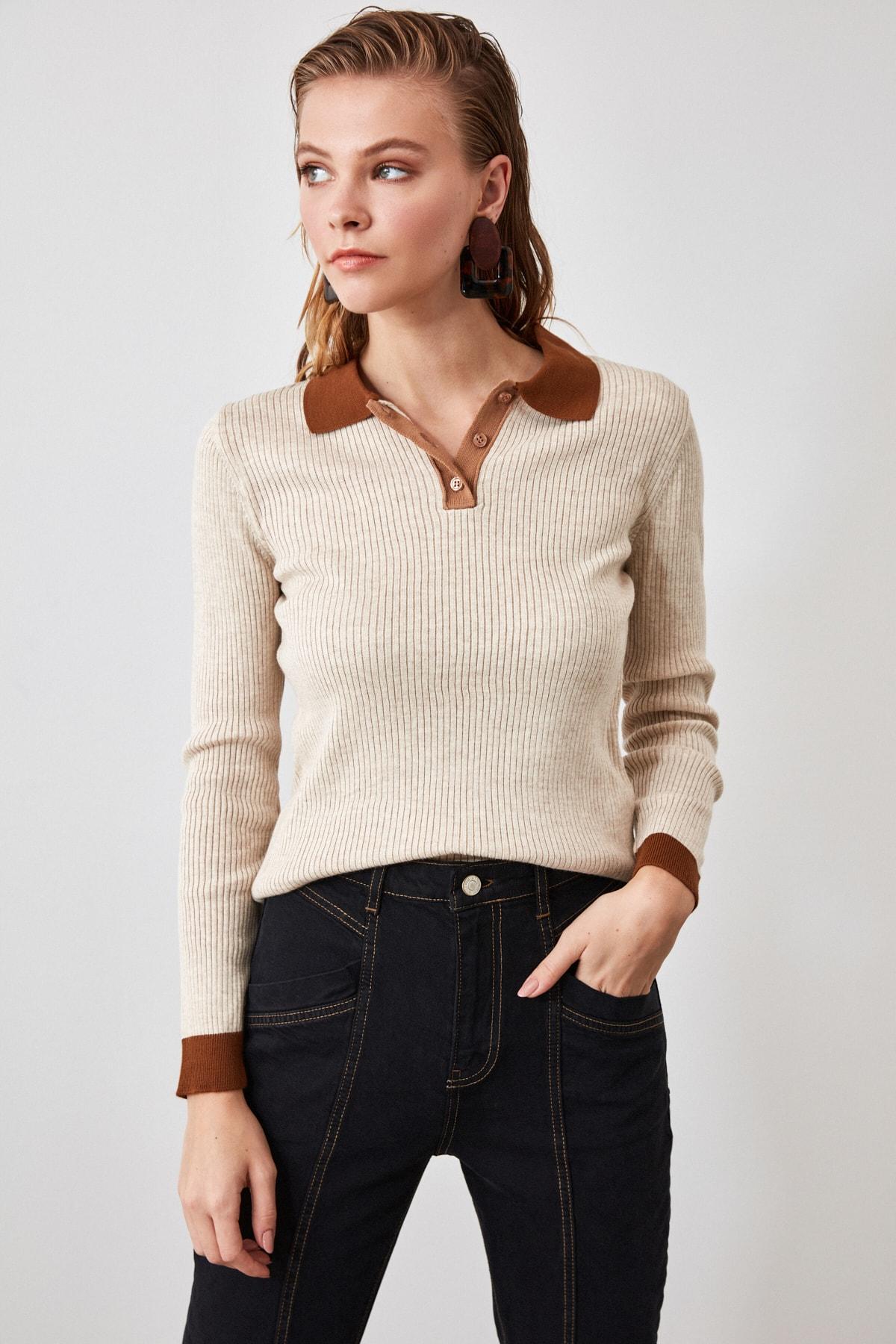 

Stone Color Block Polo Neck Knitwear Sweater TWOAW21KZ0705