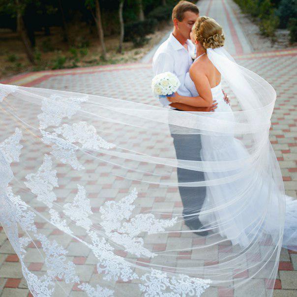 2022 Exquisites 3M Spitzen-Brautschleier mit Stäbchen für Hochzeitskleid-Accessoires