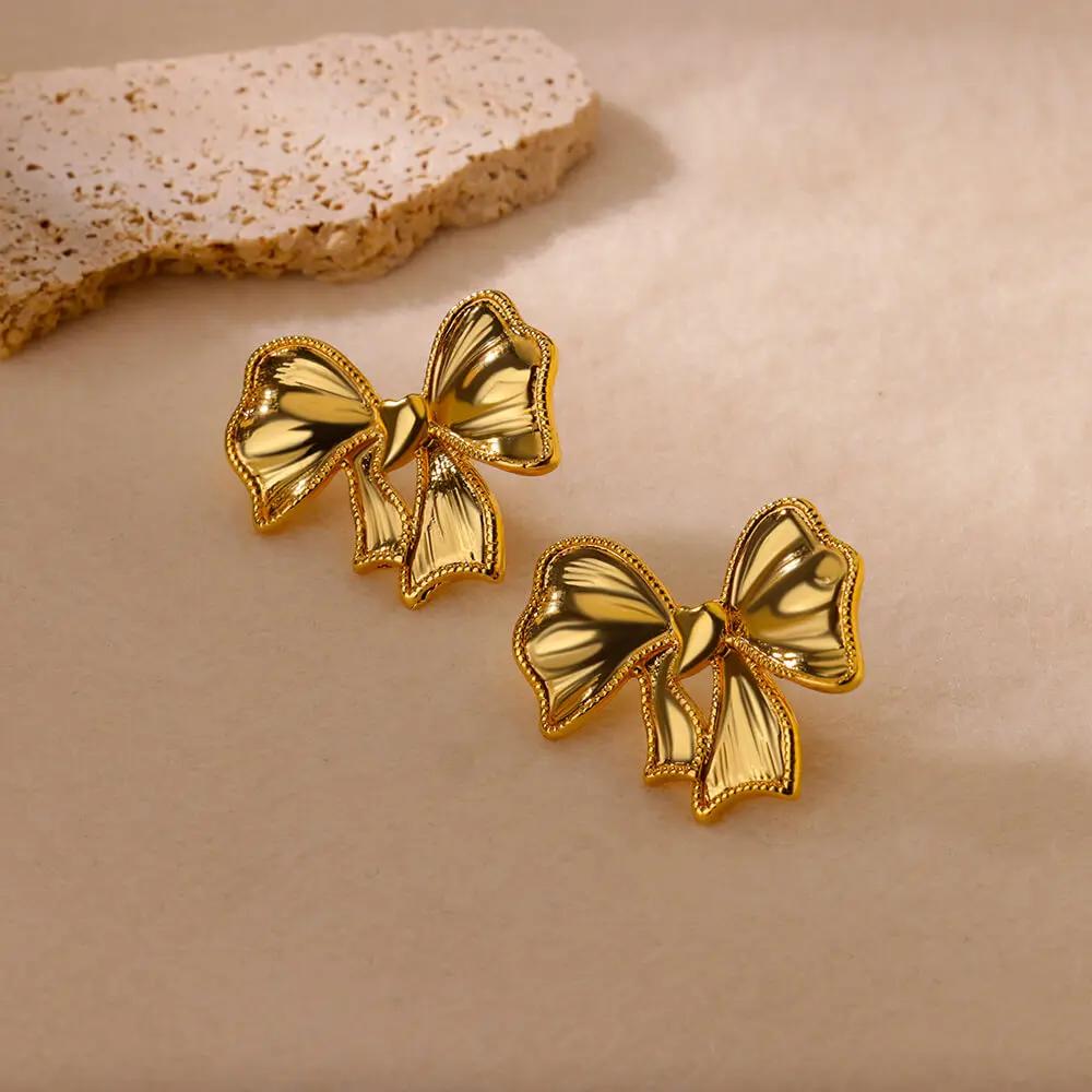 Boucle d'oreille en acier inoxydable pour femmes Cœur Zircon Couleur or Boucles d'oreilles créoles Vintage Imperméable Piercing d'oreille Accessoires en zircon Cadeau