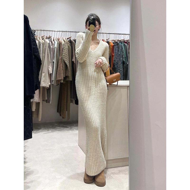 Beautiful rich daughter long deep v-neck sweater with knitted bottoming dress for women's autumn and winter