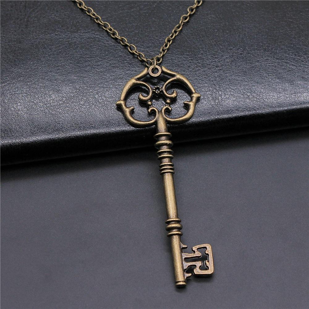 Fashion retro two-tone large key pendant necklace, long chain necklace for men and women, jewelry accessories