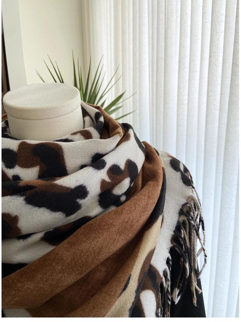 Double-Sided Leopard Print Cashmere-Feel Scarf with Tassels - Women's Autumn/Winter Neck Warmer