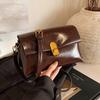 Höst och vinter retro damarbete liten väska mångsidig high-end oljevaxläder mode axel budväska