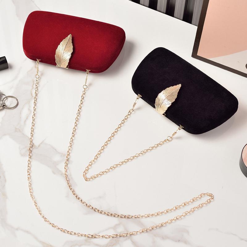Roter Platz Tragetasche Schulter Mini Blattverschluss Handtasche für Damen Luxus Designer Samt Kleine Handytasche Umhängetasche Kupplung Hochzeit