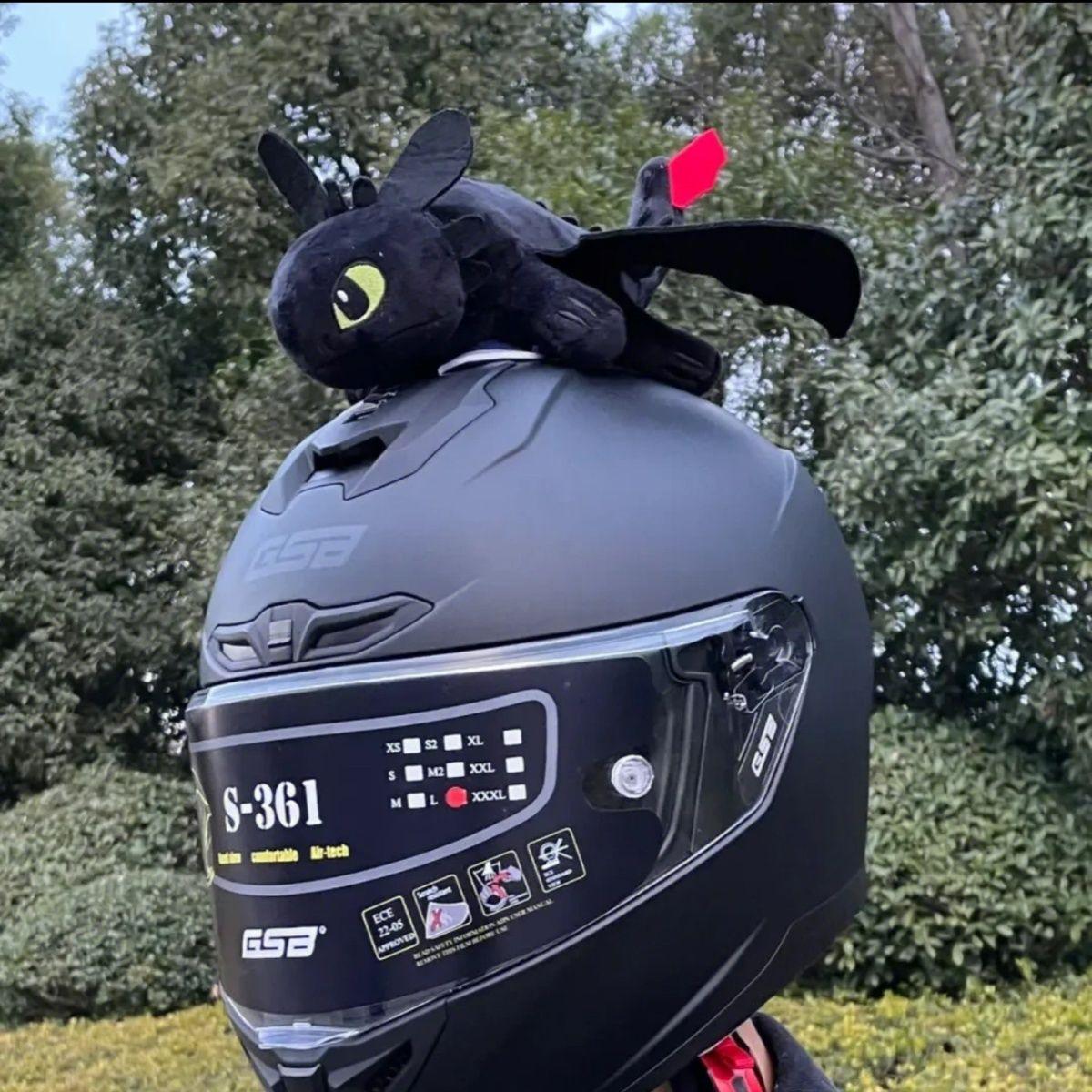 Double Reinforced Anti-Loss Motorcycle Skiing Helmet Decoration: Little Dragon Figurine