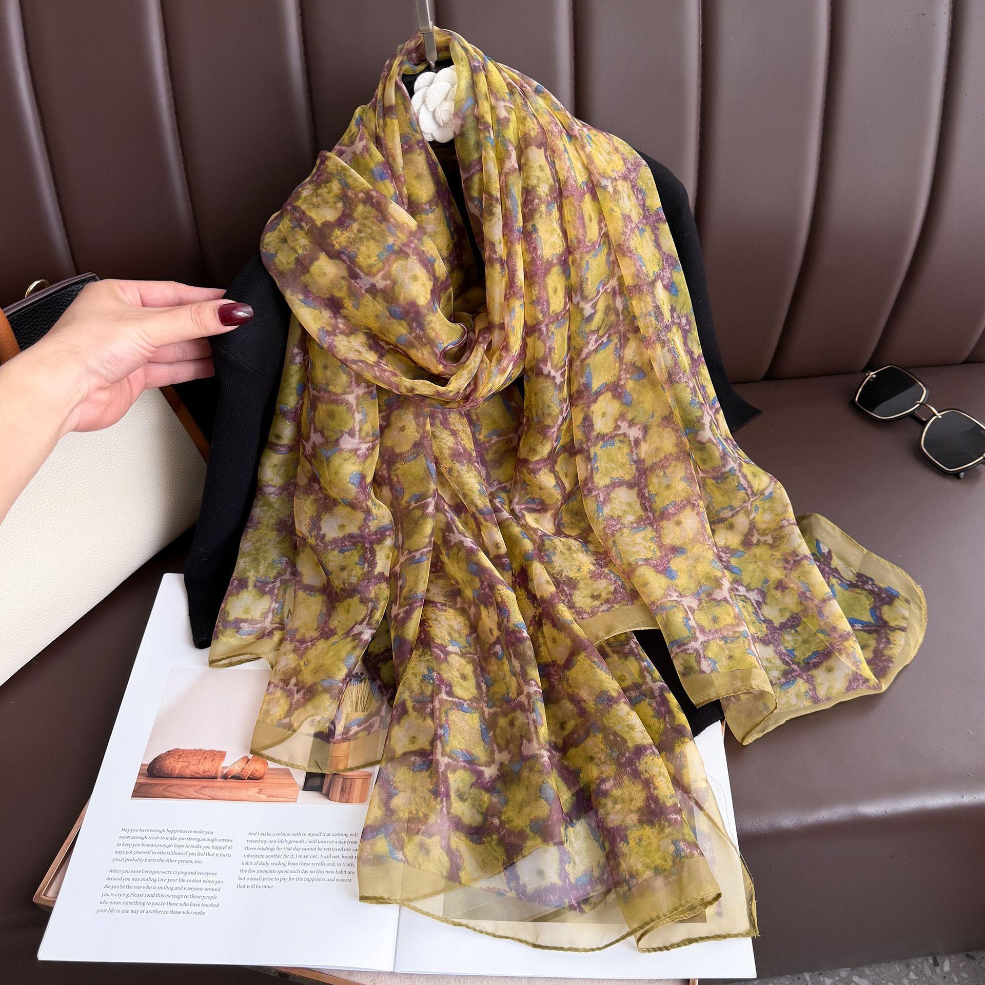 Zijden Sjaal voor Dames In Lente Herfst en Winter Middelbare en Oudere Moeders Warm en Veelzijdig Supergrote Sjaal Literaire Stijl Reissjaal 180-130CM
